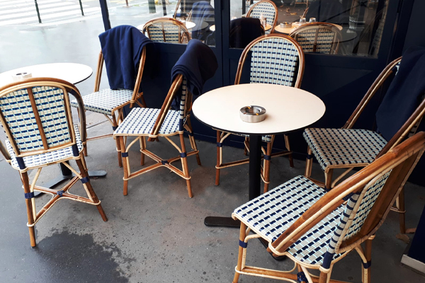 an elegant brasserie in Puteaux