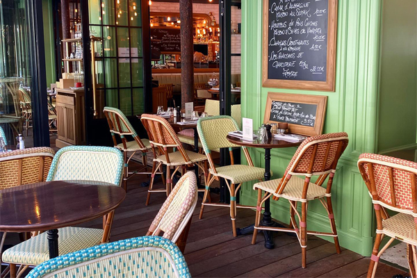 A terrace with pretty green colours A Parisian restaurant au naturel