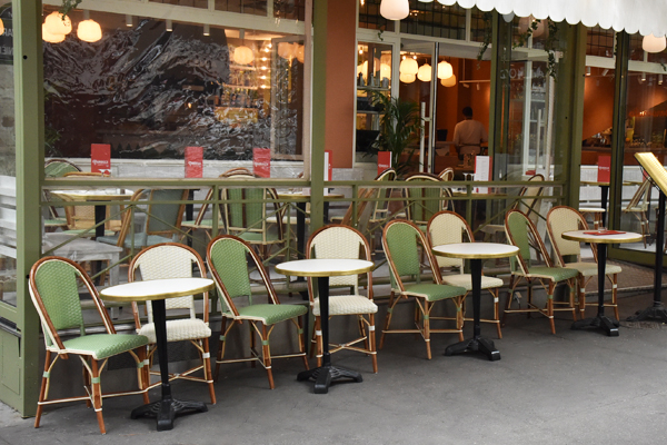 Mobilier de Terrasse pour un Air d'Italie à Paris