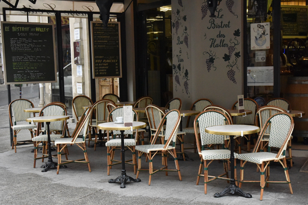 Des chaises de bar typiquement parisiennes | Maison Grock Mobilier CHR