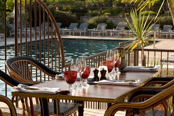 A restaurant with a cosy and refined look Natural rattan for a high quality hotel