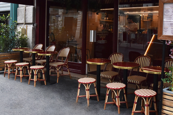An authentic bistro-style terrace Rattan for a Parisian restaurant with a 