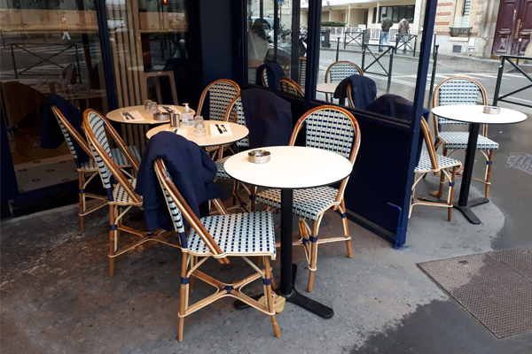 an elegant brasserie in Puteaux