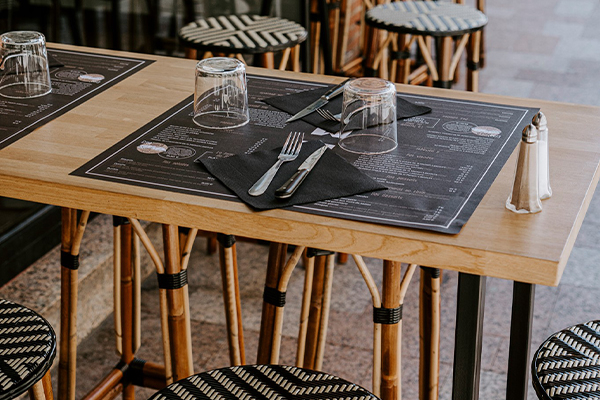 Bistrot Toulousain à l’esprit chaleureux Une terrasse de rue pleine de charme