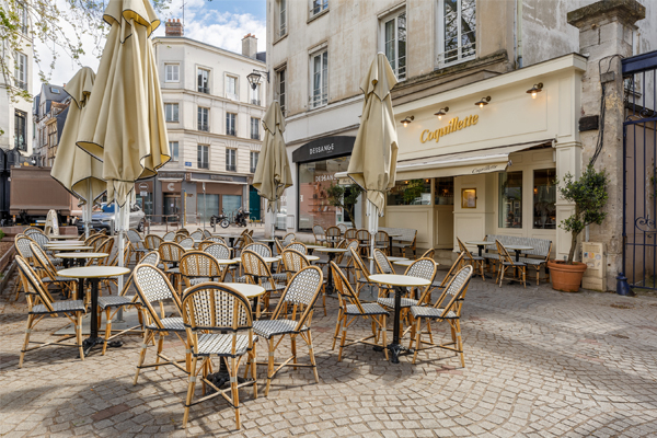 A restaurant with an innovative and refined concept set of rattan furniture for this charming restaurant in Rouen
