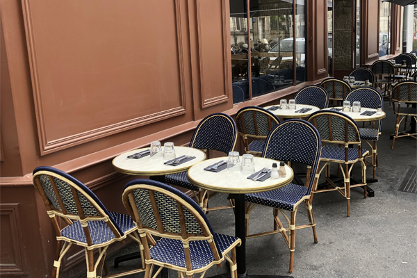 Chic terrace in Loire Atlantique Chic café in the centre of Nantes